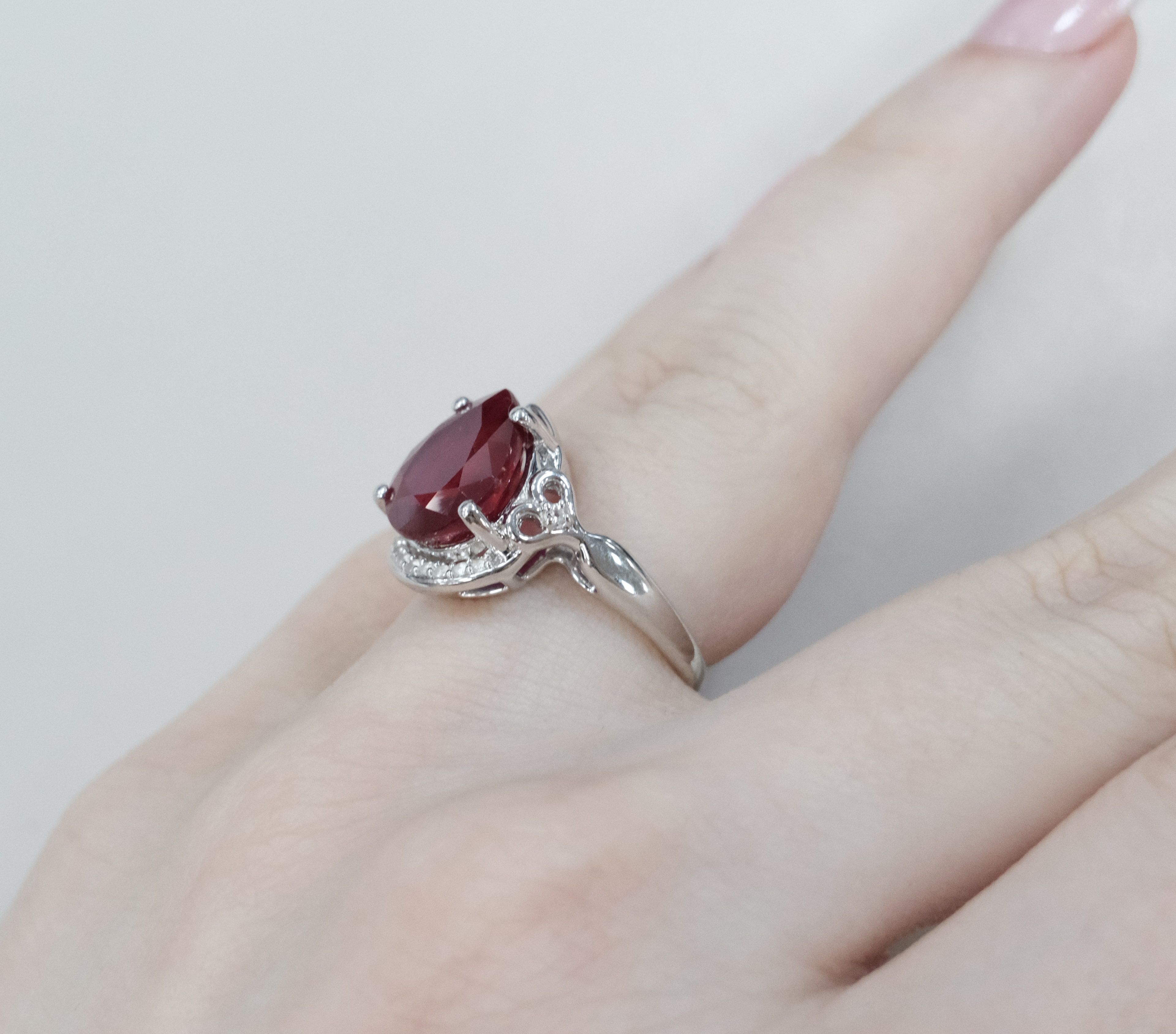 Серебряное кольцо с рубином